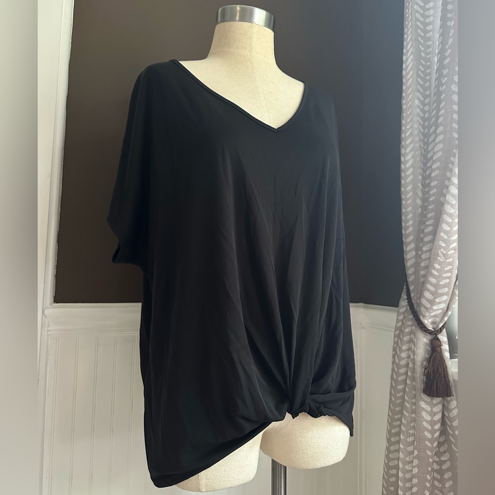 Black shirt with front knot